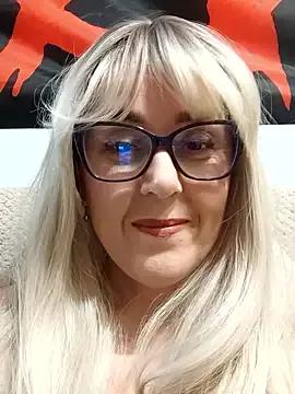 Amelialove42 from StripChat is Freechat