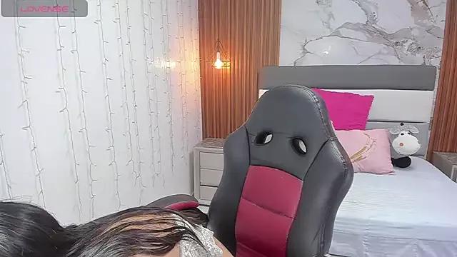 AMELIELEONE from StripChat is Freechat