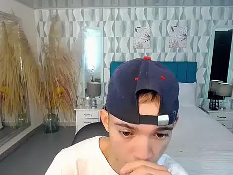 anderson_millers from StripChat is Freechat
