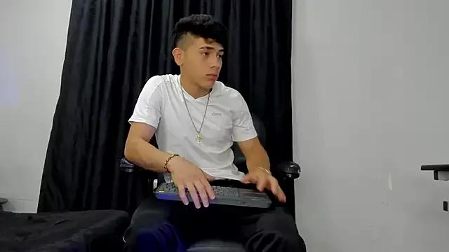 andrew_rose_ from StripChat is Freechat