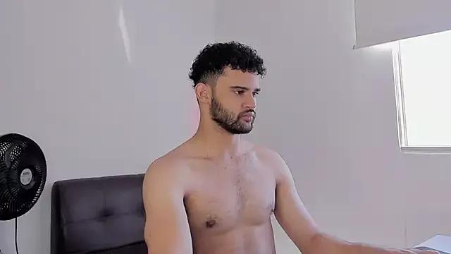 andrewChris_ from StripChat is Freechat