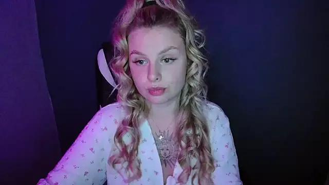 AngelicaHollywood from StripChat is Freechat