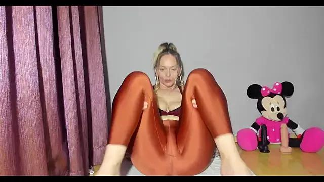 Unleash your urge for fetish cams livestreamers with our pick of steaming hot models, versed in the art of seduction and indulgence.