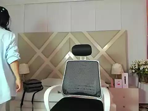 Annylittle_ from StripChat is Freechat