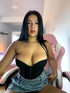 Unleash your urge for fetish cams livestreamers with our pick of steaming hot models, versed in the art of seduction and indulgence.