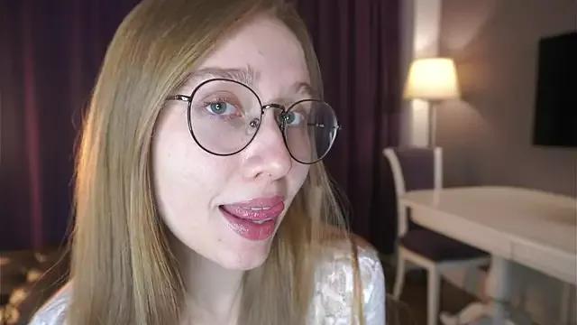 ArianaSweazy from StripChat is Freechat