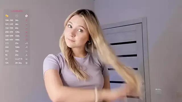 ArianeAumich from StripChat is Freechat