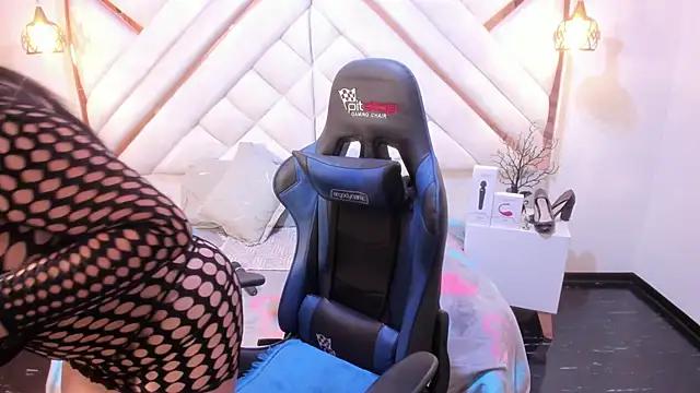 Unleash your urge for fetish cams livestreamers with our pick of steaming hot models, versed in the art of seduction and indulgence.