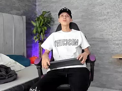 ArthurCox from StripChat is Freechat