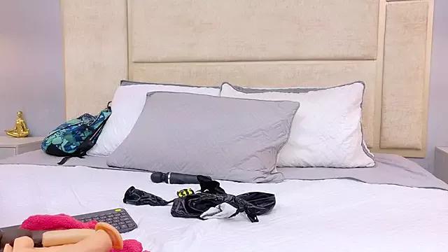 Unleash your urge for fetish cams livestreamers with our pick of steaming hot models, versed in the art of seduction and indulgence.