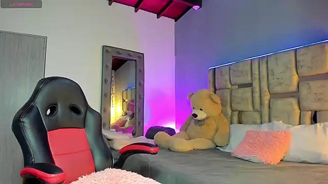 Unleash your urge for fetish cams livestreamers with our pick of steaming hot models, versed in the art of seduction and indulgence.