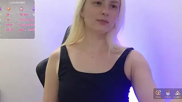 AshleyyFayy from StripChat is Freechat