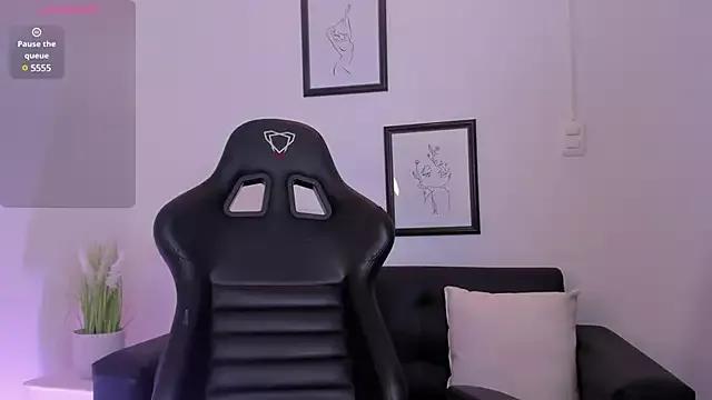 Unleash your urge for fetish cams livestreamers with our pick of steaming hot models, versed in the art of seduction and indulgence.