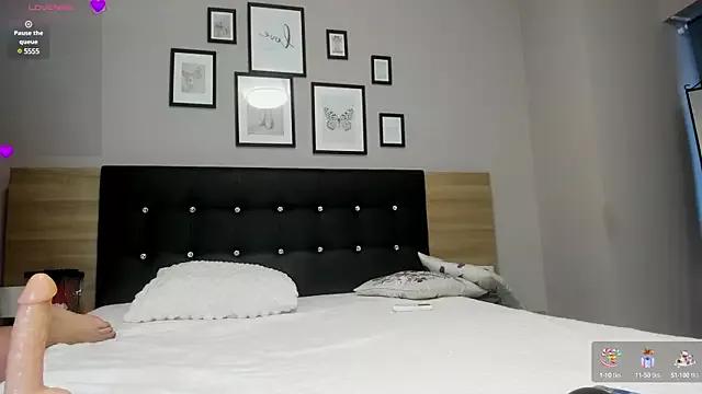 ashlyn_peaks from StripChat is Freechat