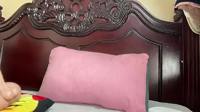 Unleash your urge for fetish cams livestreamers with our pick of steaming hot models, versed in the art of seduction and indulgence.