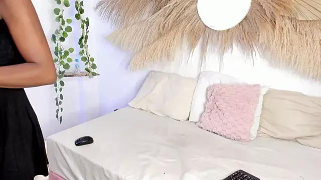 Aurora-Queen from StripChat is Freechat