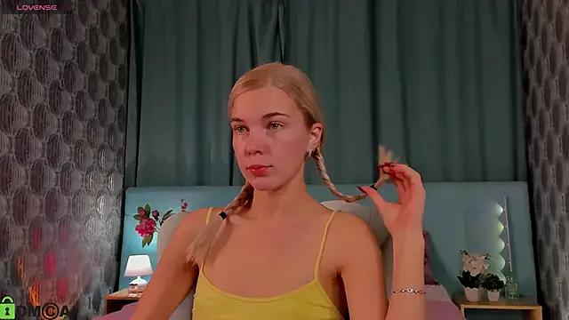 Aurora_Bennet from StripChat is Freechat