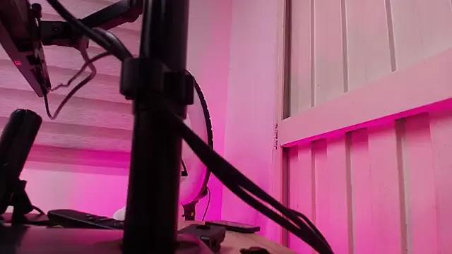 Auroraa_miller from StripChat is Freechat