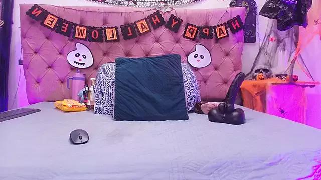 Unleash your urge for fetish cams livestreamers with our pick of steaming hot models, versed in the art of seduction and indulgence.