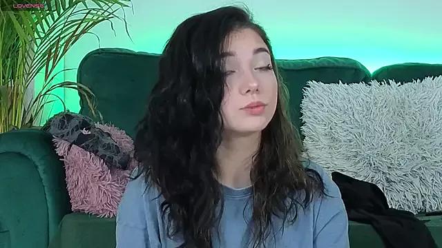 Avery-- from StripChat is Freechat