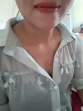 babe_001 from StripChat is Freechat