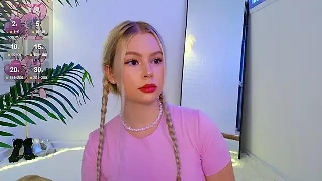baby_lianaa from StripChat is Freechat