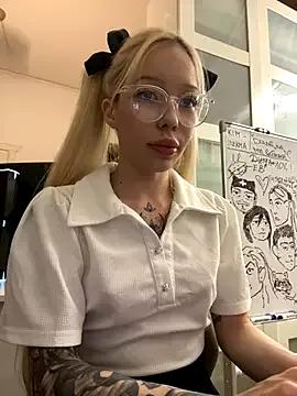 Unleash your urge for fetish cams livestreamers with our pick of steaming hot models, versed in the art of seduction and indulgence.