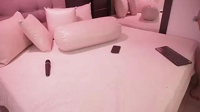 Unleash your urge for fetish cams livestreamers with our pick of steaming hot models, versed in the art of seduction and indulgence.