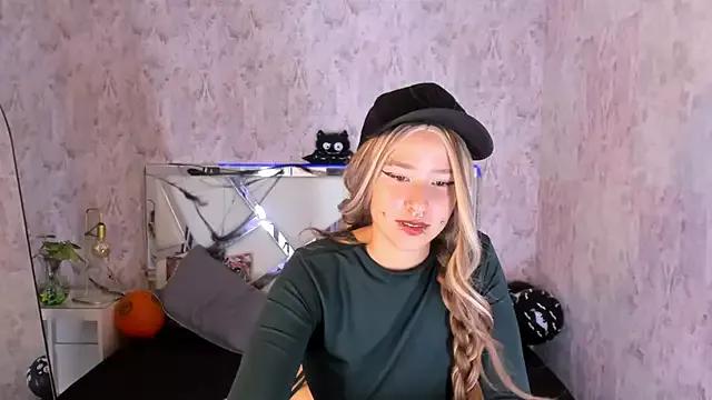 Unleash your urge for fetish cams livestreamers with our pick of steaming hot models, versed in the art of seduction and indulgence.