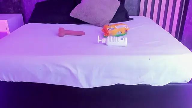 Unleash your urge for fetish cams livestreamers with our pick of steaming hot models, versed in the art of seduction and indulgence.