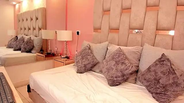 bianca_naviss from StripChat is Freechat