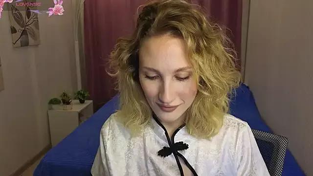 BiancaHelo from StripChat is Freechat