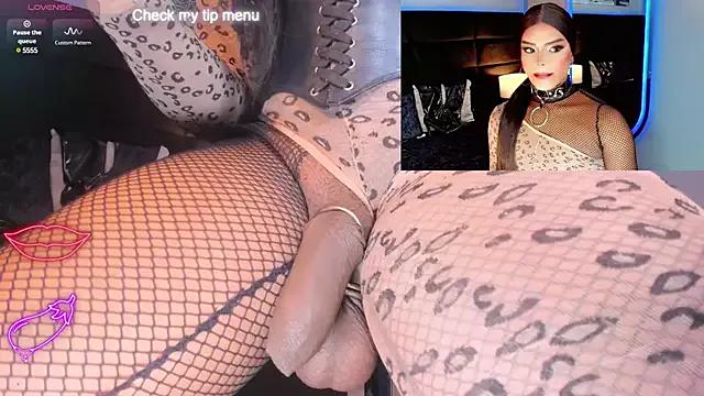 Unleash your urge for fetish cams livestreamers with our pick of steaming hot models, versed in the art of seduction and indulgence.