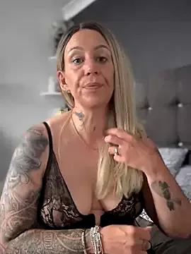 blondebitch2 from StripChat is Freechat