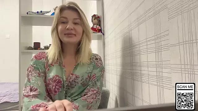 Blondie_xoxoxo from StripChat is Freechat
