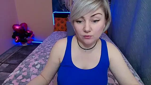 BlondPearl from StripChat is Freechat