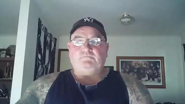 BLUEYEDBEAR69 from StripChat is Freechat
