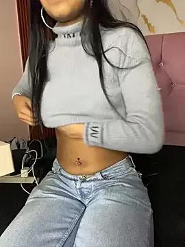bonnie_18x from StripChat is Freechat