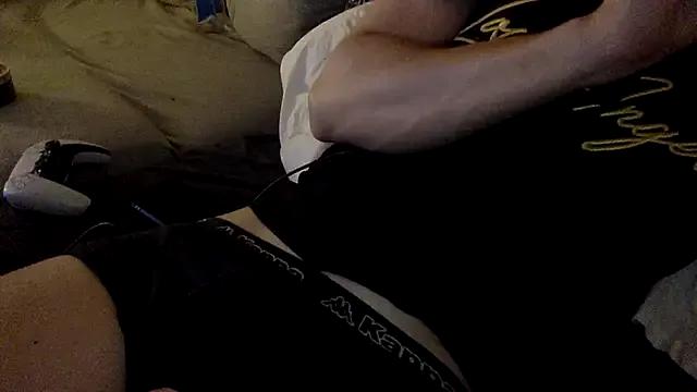 Breezydicksn from StripChat is Freechat