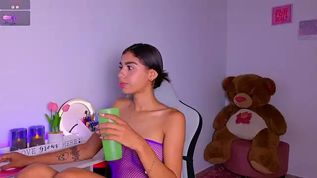 Unleash your urge for fetish cams livestreamers with our pick of steaming hot models, versed in the art of seduction and indulgence.