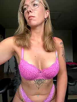 Unleash your urge for fetish cams livestreamers with our pick of steaming hot models, versed in the art of seduction and indulgence.