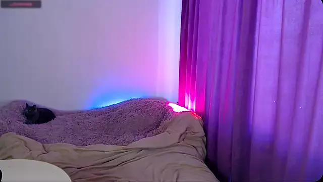 CaitlinCrystall from StripChat is Freechat