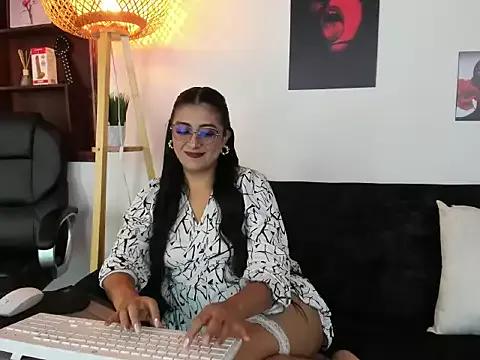 Unleash your urge for fetish cams livestreamers with our pick of steaming hot models, versed in the art of seduction and indulgence.