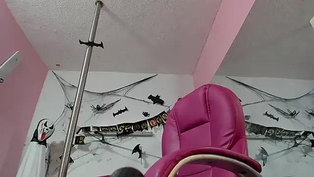 Unleash your urge for fetish cams livestreamers with our pick of steaming hot models, versed in the art of seduction and indulgence.