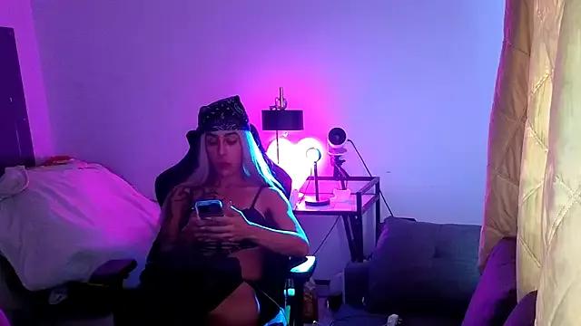 Unleash your urge for fetish cams livestreamers with our pick of steaming hot models, versed in the art of seduction and indulgence.