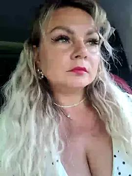 candy_queeen from StripChat is Freechat