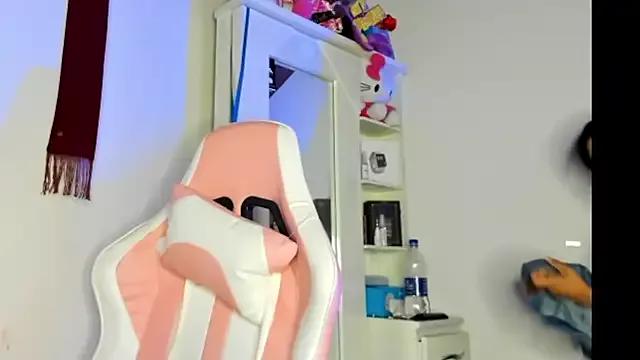 Unleash your urge for fetish cams livestreamers with our pick of steaming hot models, versed in the art of seduction and indulgence.