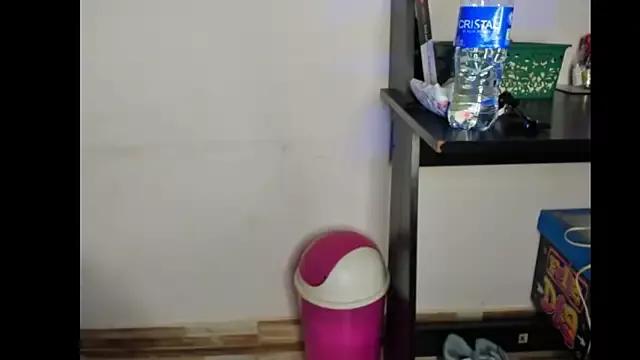 Candy_violetta_ from StripChat is Freechat