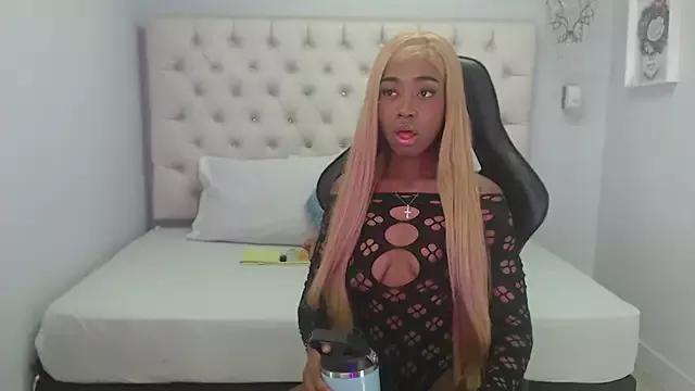 Unleash your urge for fetish cams livestreamers with our pick of steaming hot models, versed in the art of seduction and indulgence.