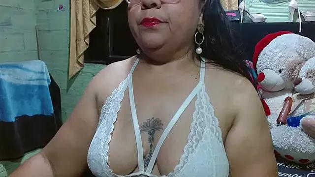 CanelaCollins from StripChat is Freechat